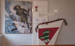 В рамках реализации народного проекта «Лица Героев» в ГКОСУВУ «ОШЗТ» размещена экспозиция, отображающая подвиг нашего земляка, самого молодого Героя Советского Союза в период Сталинградской битвы, Николая Филипповича Сердюкова.